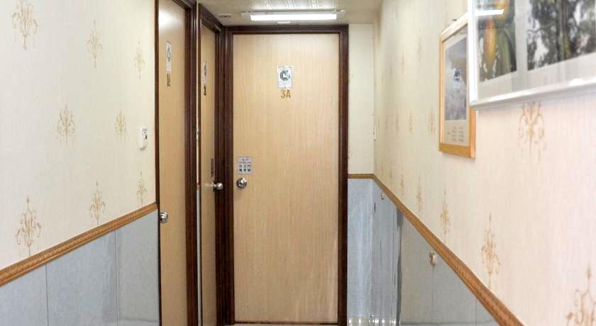香港安宿 格安安いコスパ シングルルーム トイレ・バス付専用バスルーム キレイ清潔駅近
