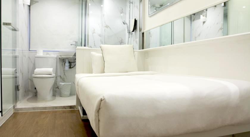 香港島銅鑼湾コーズウェイベイ 格安シングルルーム トイレ・バス付専用バスルーム 安い清潔キレイ 人気オススメ